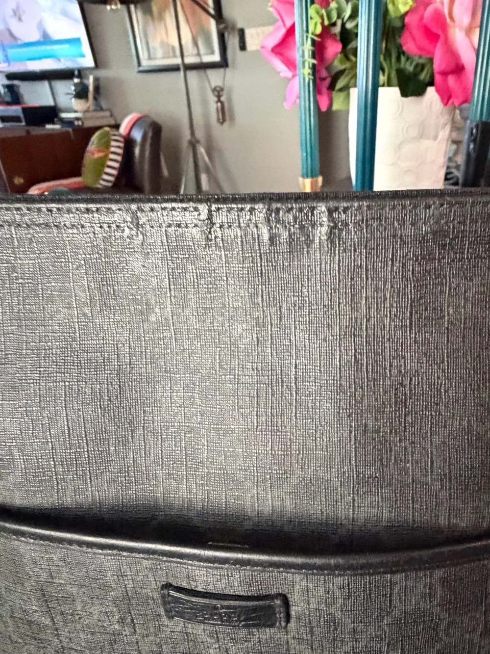 Gucci GG Supreme Canvas Monogram Messenger Bag in black/grey